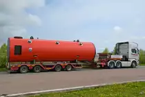 Mitte Mai 2021 konnte ich auf einem Parkplatz an der A20 kurz vor Rostock diesen polnischen Schwerlasttransporter (Scania R580 Streamline) ablichten.