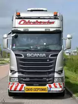 Dieser polnische Scania R580 Streamline parkte Mitte Mai 2021 auf einem Parkplatz auf der A20 kurz vor Rostock.