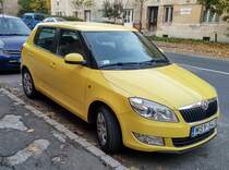 Skoda Fabia Mk2 in der Farbe Sprintgelb (Sprint Yellow) fotografiert in Oktober 2020