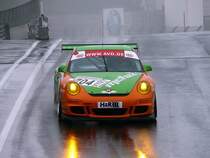 Ganz sch�n nasser Untergrund...der  Elfer  nimmt ihn aber souver�n. Das Bild stammt vom 18.04.2009