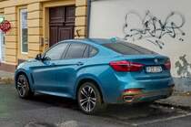 BMW X6 fotografiert in Oktober 2020 von Hinten.