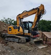 =Liebherr 920 steht im Juni 2021 auf einer Baustelle in Kassel