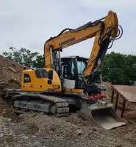 =Liebherr 920 steht im Juni 2021 auf einer Baustelle in Kassel