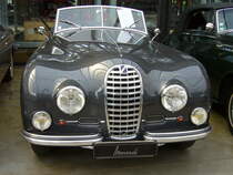 Talbot-Lago T26 Record aus dem Jahr 1949. Von diesem Talbot-Lago T26 Record wurde vom Karosseriewerk Graber in Wintrach/Schweiz nur drei Fahrzeuge aufgebaut. Der hier gezeigte dürfte der letzte  Überlebende  dieses Typs sein. Angetrieben wird der Wagen durch einen Sechszylinderreihenmotor, der aus einem Hubraum von 4482 cm³ 170 PS leistet. Classic Remise Düsseldorf am 15.08.2021.