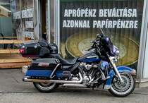 Seitenansicht: Harley-Davidson Road Glide Custom in März 2020.