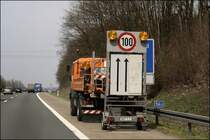 Vorabsicherung mit dem MAN FE360A. Hier kurz vor der Talbr�cke Kattenbusch in Richtung Dortmund. (07.04.2009)

