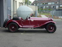 Profilansicht eines Alfa Romeo 6C 1750 GS Zagato aus dem Jahr 1933. Besucherparkplatz der Düsseldorfer Classic Remise.