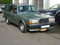 Volvo 240 GLE aus dem Modelljahr 1984. Angetrieben wird das  Dickschiff  von einem Vierzylinderreihenmotor, der aus einem Hubraum von 2127 cm³ eine Leistung von 117 PS erbringt. Start zum 8. Saarner Oldtimer Cup am 22.08.2021.