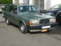 Volvo 240 GLE aus dem Modelljahr 1984. Angetrieben wird das  Dickschiff  von einem Vierzylinderreihenmotor, der aus einem Hubraum von 2127 cm³ eine Leistung von 117 PS erbringt. Start zum 8. Saarner Oldtimer Cup am 22.08.2021.