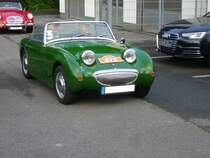 Austin Healey Sprite MK 1 von 1958. Der Sprite MK 1 wurde von 1958 bis 1961 gebaut. Angetrieben wird er vom Vierzylinderreihenmotor aus dem Austin A35. Dieser leistet 44 PS aus einem Hubraum von 948 cm³. Aufgrund der Anordnung seiner Scheinwerfer erhielt der Sprite im Volksmund den Namen  Frogeye . Start zum 8. Saarner Oldtimer Cup am 22.08.2021.