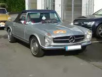 Mercedes Benz W113 E28 (280 SL), produziert von 1968 bis 1971. Als Typ 230SL war das Modell bereits 1963 erschienen. Der 280 SL war das stärkste Modell der sogenannten  Pagode-Baureihe . Als 280SL verkaufte sich der Wagen 23.885 mal. Der Sechszylinderreihenmotor leistet 170 PS aus einem Hubraum von 2778 cm³. Die Höchstgeschwindigkeit wurde damals mit 200 km/h angegeben. Start zum 8. Saarner Oldtimer Cup am 22.08.2021.