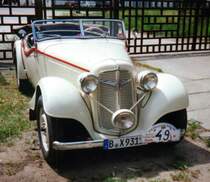 Adler Trumpf mal offen - schlicht aber sehr sch�n. Foto vom Jahr 2000