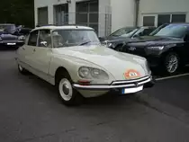 Citroen ID 20 D Super, gebaut von 1969 bis 1975. Die ID Modelle waren mit ihrer nicht so üppigen Ausstattung, die  Sparmodelle  der Göttin. Die abgelichtete ID wurde 1971 erstmalig zugelassen. Der Vierzylinderreihenmotor hat einen Hubraum von 1972 cm³ und leistet 98 PS. Start zum 8. Saarner Oldtimer Cup am 22.08.2021.