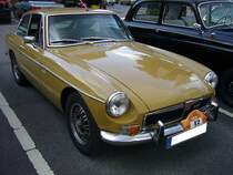 MG B GT V8, wie er von 1973 bis 1976 im Verkaufsprogramm von MG stand. Basis dieses Sportcoupes war der bereits 1962 vorgestellte MG B Roadster. Der MG B Roadster wurde bis 1980 produziert. Ab 1965 ergänzte MG das Modellprogramm mit einem Schrägheckcoupe namens MG B GT. Im Jahr 1973 wurde dieses Coupe um den den B GT V8 ergänzt. Als Motorisierung diente diesem Fahrzeug der kleine V8-Motor aus dem Buick F-85. Dieser  Achtender  hat einen Hubraum von 3528 cm³ und leistet ca. 140 PS. Start zum 8. Saarner Oldtimer Cup am 22.08.2021.