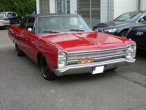 Plymouth Fury III Coupe 383 Super Commando des Jahrgangs 1968 im Farbton brightred. Der Fury III war die mittlere Ausstattungsvariante der Modellreihe Fury. Darunter rangierten Fury I und Fury II und darüber der Sport Fury und der Fury VIP. Für Vortrieb sorgt in diesem Modell ein V8-Motor, der aus einem Hubraum von 6276 cm³ eine Leistung von 335 PS an die Hinterachse weiter gibt. Start zum 8. Saarner Oldtimer Cup am 22.08.2021.