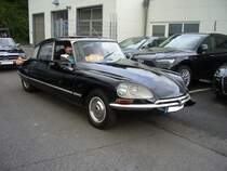 Citroen D Super 5, gebaut von 1972 bis 1975. Das Modell D Super 5 war ab 1972, bis zur Einstellung der Baureihe, das  Sparmodell  der DS-Baureihe. Der Vierzylinderreihenmotor leistet 106 PS aus einem Hubraum von 2175 cm³. Die Motorleistung verhilft der Göttin zu einer Höchstgeschwindigkeit von 175 km/h. Start zum 8. Saarner Oldtimer Cup am 22.08.2021.