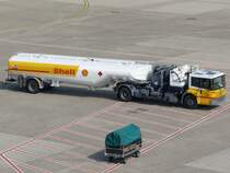 Tankwagen mit der Nr.29 am Flughafen D�sseldorf 18.4.2009