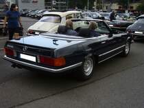 Heckansicht eines Mercedes Benz R107 500SL. Start zum 8. Saarner Oldtimer Cup am 22.08.2021.