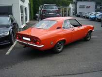 Profilansicht eines Opel Manta A im Farbton ziegelrot. Start zum 8. Saarner Oldtimer Cup am 22.08.2021.