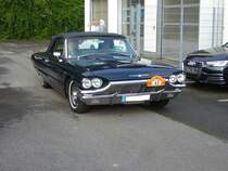 Ford Thunderbird Convertible des Modelljahres 1965, lackiert im Farbton caspian blue. Vom Thunderbird Convertible verkaufte Ford/USA im Jahr 1965 6.846 Autos zu einem Preis ab US$ 4953,00. Unter der Motorhaube verrichtet ein wassergekühlter V8-Motor seinen Dienst, der aus einem Hubraum von 6391 cm³ wahlweise 300 PS oder 330 PS leistet. Start zum 8. Saarner Oldtimer Cup am 22.08.2021.