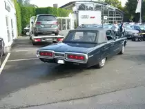 Heckansicht eines Ford Thunderbird Convertible des Modelljahres 1965. Start zum 8. Saarner Oldtimer Cup am 22.08.2021.