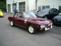 Lancia Fulvia Coupe 1.6 HF der Seria due. Zwei Jahre nach Vorstellung der Fulvia Berlina Limousine wurde 1965 auf dem Turiner Salon das sportliche Fulvia Coupe vorgestellt. In den Jahren 1969 und 1970 wurde das sportliche Modell 1.6 HF in 1258 Exemplaren produziert. Der V4-Motor hat einen Hubraum von 1584 cm³ und leistet 117 PS. Start zum 8. Saarner Oldtimer Cup am 22.08.2021.