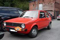 VW Golf 1 MK1 in der GL-Ausstattung, gebaut von 1974 bis 1980. Der Golf 1 GL konnte mit zwei verschiedenen Motorisierungen bestellt werden: 1093 cm³ Hubraum mit 50 PS oder 1272 cm³ mit 60 PS. Der abgelichtete Wagen imFarbton marsrot wurde 1978 hergestellt. Start zum 8. Saarner Oldtimer Cup am 22.08.2021.