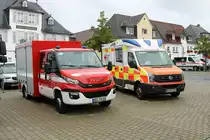 Feuerwehr Usingen im Taunus IVECO Daily TSF-W und neuer VW Crafter RTW des OV Usingen am 28.08.21 bei der Fahrzeugvorstellung