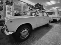 Ein Lada (Schiguli) 2101 mit angespanntem DDR-Wohnwagen, so gesehen im August 2021 im DDR-Museum Dargen.