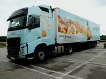 VOLVO-FH, transportiert in seinem Auflieger wohl  resches,frisches  Gebäck; 210804