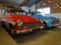 Im DDR-Museum Dargen steht dieser Wartburg 311 Camping neben einer Limousine. (August 2021)