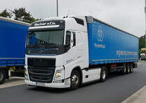 =Volvo FH 460-Sattelzug der Spedition BECKER & CO rastet an der A 5, 06-2021