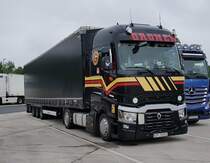 =Renault-Sattelzug der Spedition GRONEK rastet an der A 5 im Juni 2021