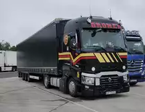 =Renault-Sattelzug der Spedition GRONEK rastet an der A 5 im Juni 2021