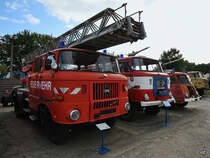 Teil der Feuerwehrausstellung im DDR-Museum Dargen ist dieses Drehleiter DL30. (August 2021)