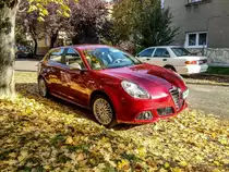 Roter Alfa Romeo Giulietta in november 2020