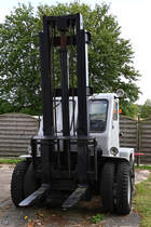 Mitte August 2021 war im DDR-Museum Dargen dieser sowjetische (?) 5-Tonnen-Stapler Lvovski AP-4045 zu sehen.