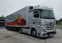 =MB Actros des Ofenbauers HAGOS rastet im Juni 2021 an der BAB 5