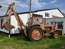 Dieser Traktorbagger EO-2621A auf Basis des sowjetischen JuMZ-6 war im August 2021 im DDR-Museum Dargen ausgestellt.
