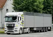 MAN TGX 18.510 mit Schubboden-Auflieger am 30.08.2021 in Mölln.