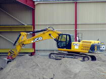 JCB JS 370LC Kettenbagger am 22.08.2021 in Berlin.