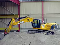 JCB JS 370LC Kettenbagger am 22.08.2021 in Berlin.