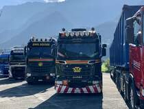 Ein Scania und Mercedes von Emil Egger am 4.9.21 beim  special  Trucker Festival in Interlaken.