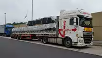 =DAF XF-Hängerzug von  hofmann-transport  aus Österreich rastet im Juni 2021 an der A 7