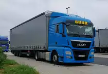 =MAN der Spedition GUHR steht im Juni 2021 auf einer Rastanlage an der A 7