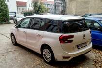 Rückansicht: Citroen C4 Space Touere 7-sitzer, aufgenommen in November, 2020.