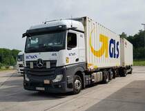 =MB Actros der Spedition SCHUCK steht auf einem Rastplatz an der A 7, 06-2021