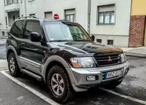 Mitsubishi Pajero Mk3, fotografiert in Herbst, 2020