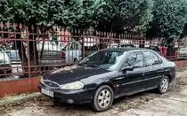 Ford Mondeo Mk1 Facelift (oft auch Mk2 genannt). Foto: November 2020.