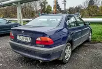 Rückansicht: Toyota Avensis der ersten Generation (11.2020).